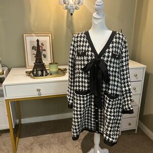 Pomander Place Coco Tweed Bow Dress in Houndstooth
Tuckernuck